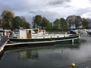 Zeppos moored inDecize